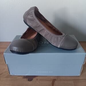 Vionic Women's Prim Tina Cap Toe Suede‎ Ballet Flats Size 5 Brown